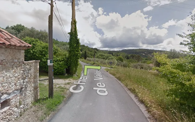 Chemin des Adrechs vers La Villa Jasmin chambres d’hôtes Montauroux