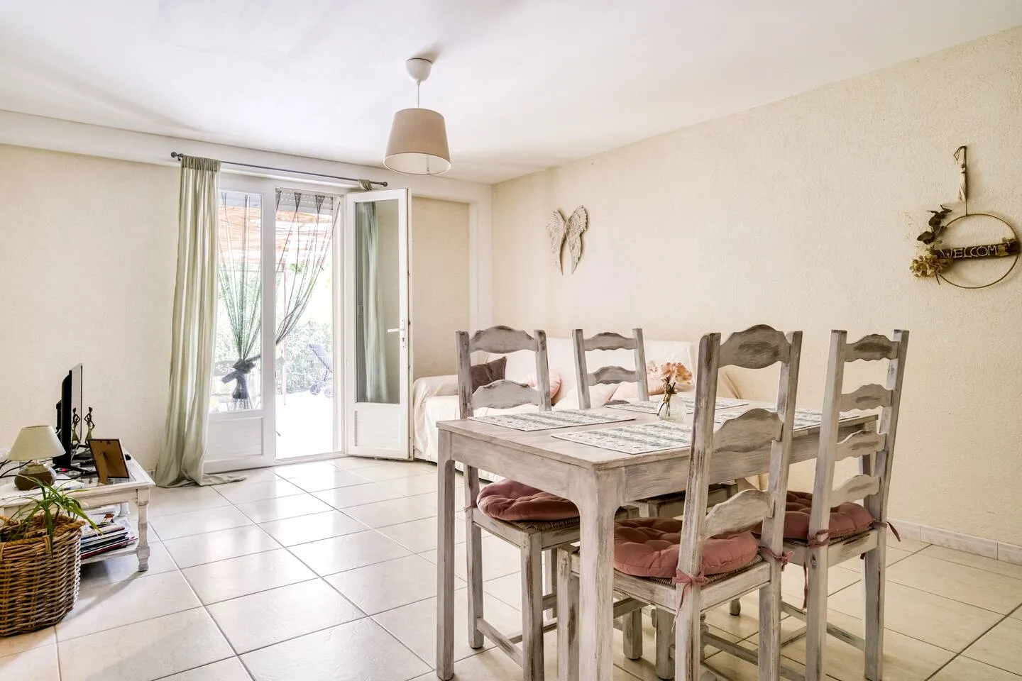 Salle à manger côté piscine